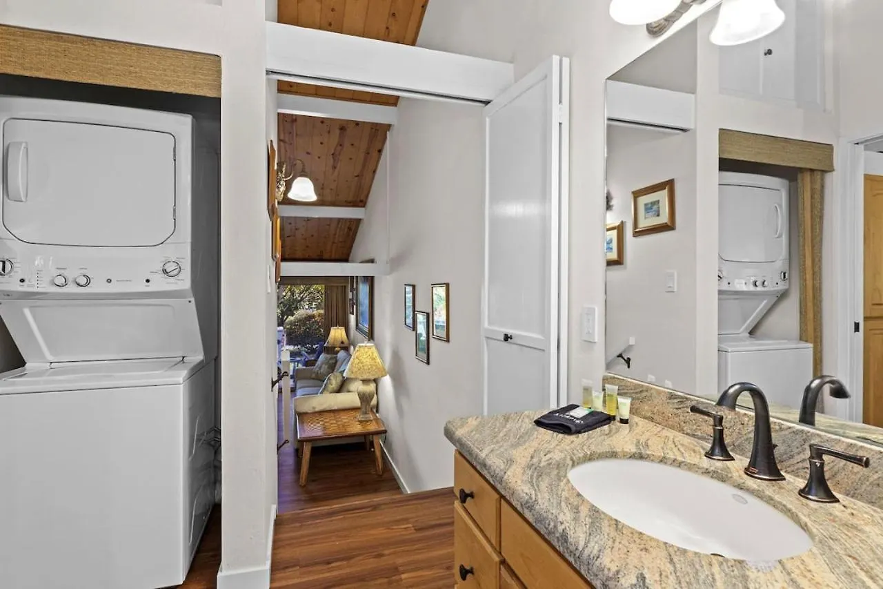 Upgraded Chic Condo With Lush Gardens Kailua-Kona USA