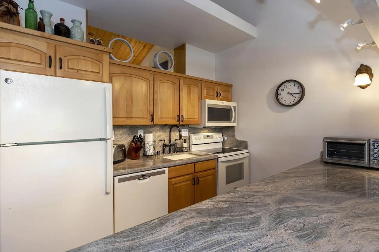 Feriehus Upgraded Chic Condo With Lush Gardens Kailua-Kona USA