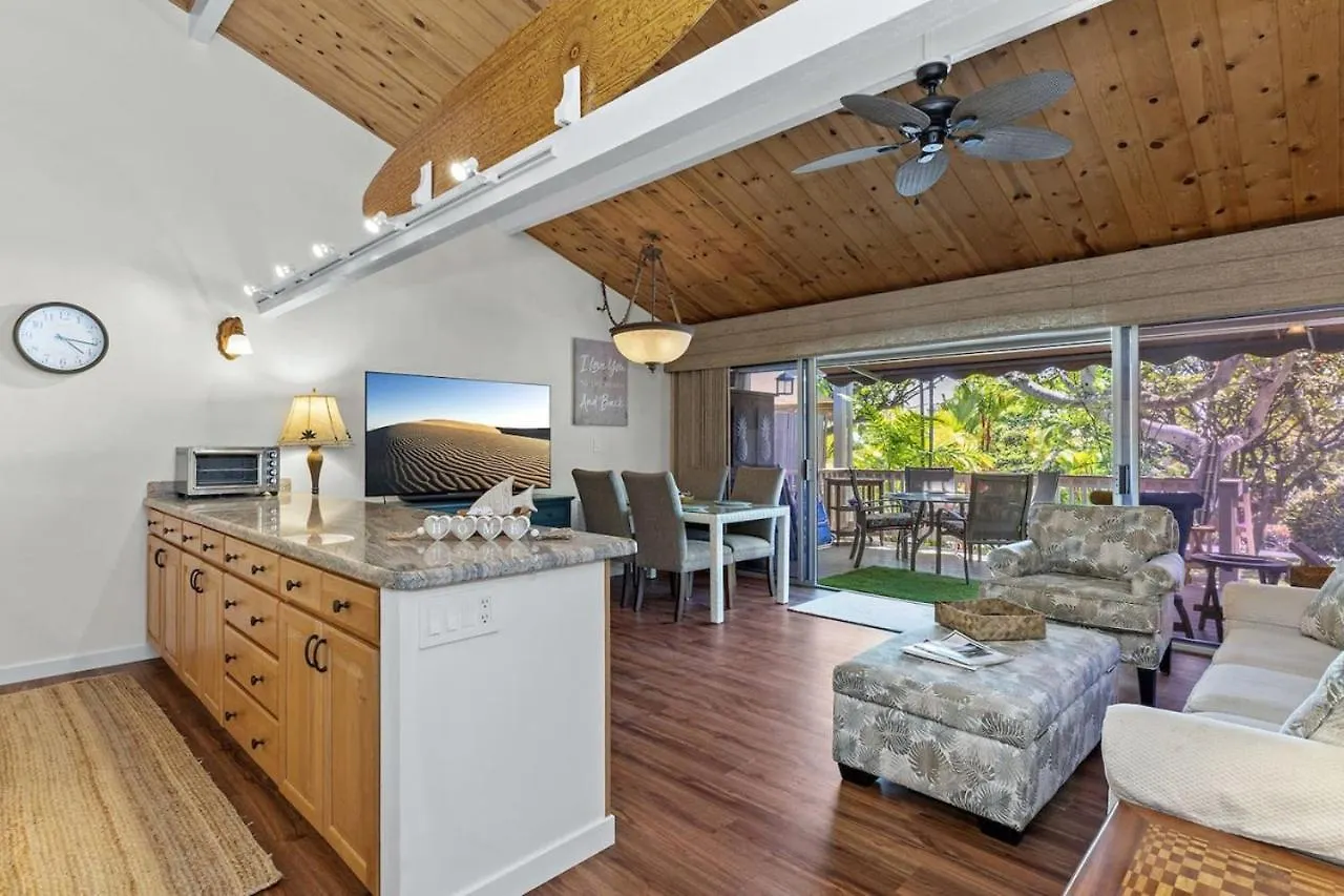 Upgraded Chic Condo With Lush Gardens Kailua-Kona Feriehus