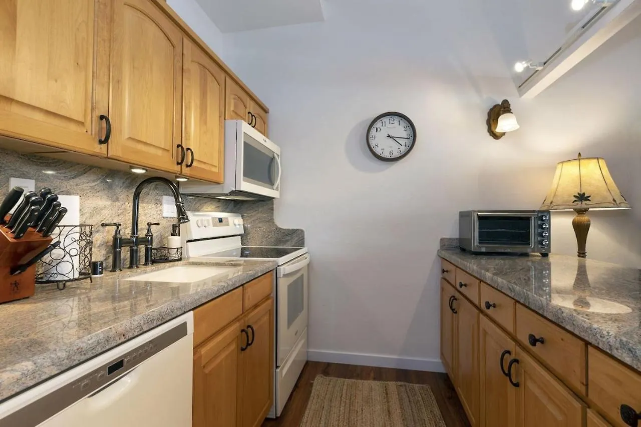 Feriehus Upgraded Chic Condo With Lush Gardens Kailua-Kona