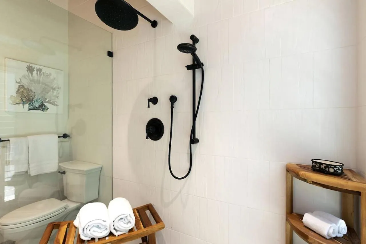 Upgraded Chic Condo With Lush Gardens Kailua-Kona 0*,  Estados Unidos da América